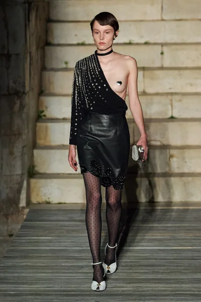 Look 30
